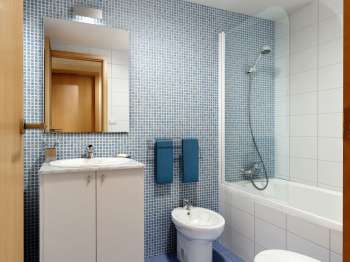 Infografía Edif. en Av. Valencia, Castellón (interior, baño secundario)